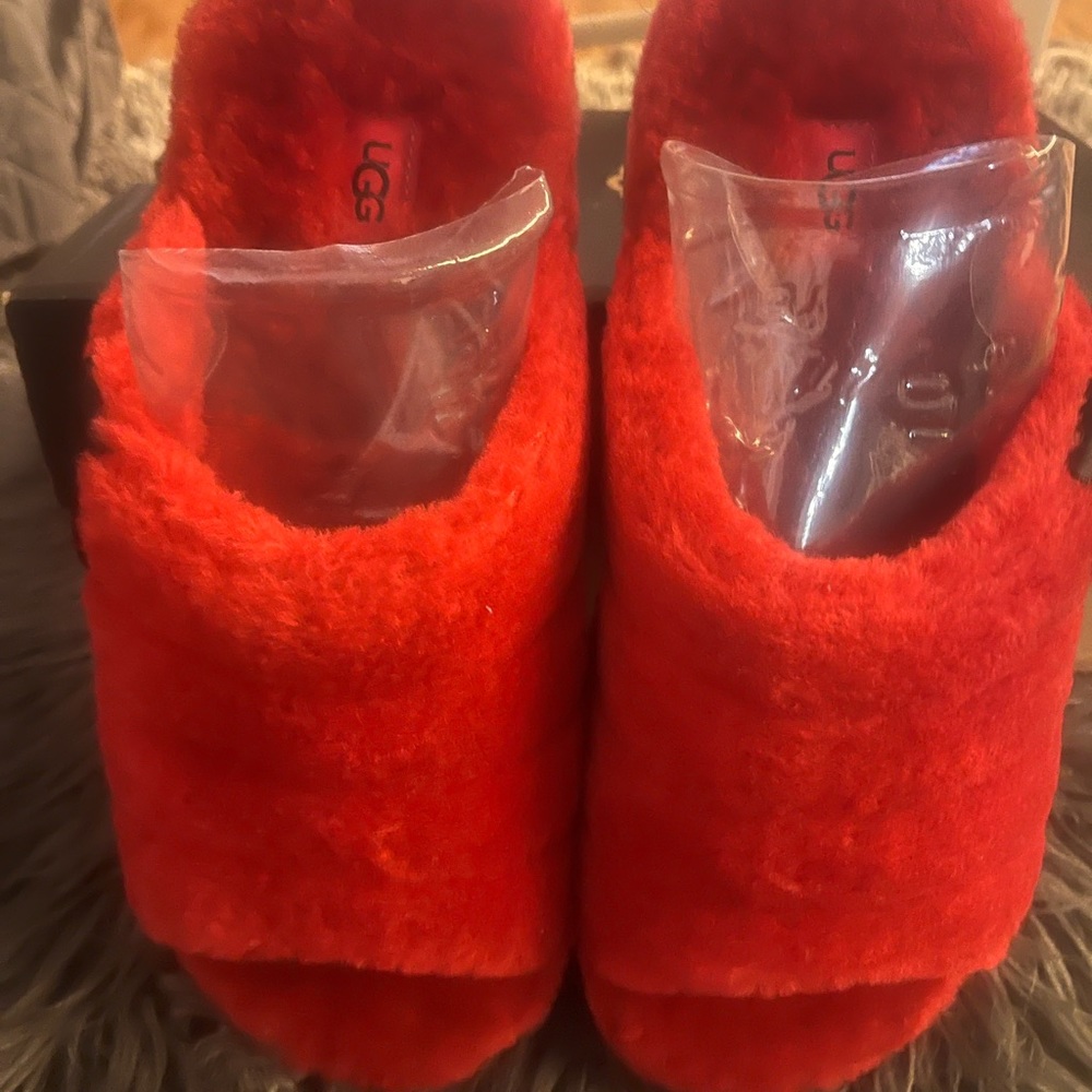 UGG Red Men’s Fluff You slippers . Comfy , warm and stylish . - Picture 6 of 10